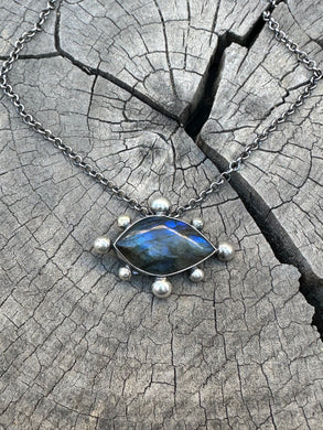 Labradorite Ojo Protection Pendant