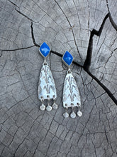 Load image into Gallery viewer, Lapis Lazuli and stamped silver earrings