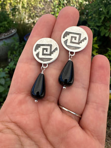 Ximalli with onyx drops