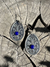 Load image into Gallery viewer, Papalotl discs with Lapis Lazuli