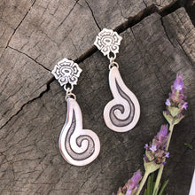 Load image into Gallery viewer, Flor y Canto sterling earrings