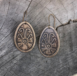 Papalotl disc earrings in Bronze